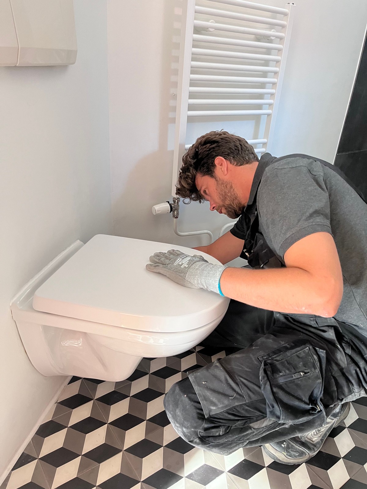 Installateur von De Visser Techniek bei Sanitärarbeiten