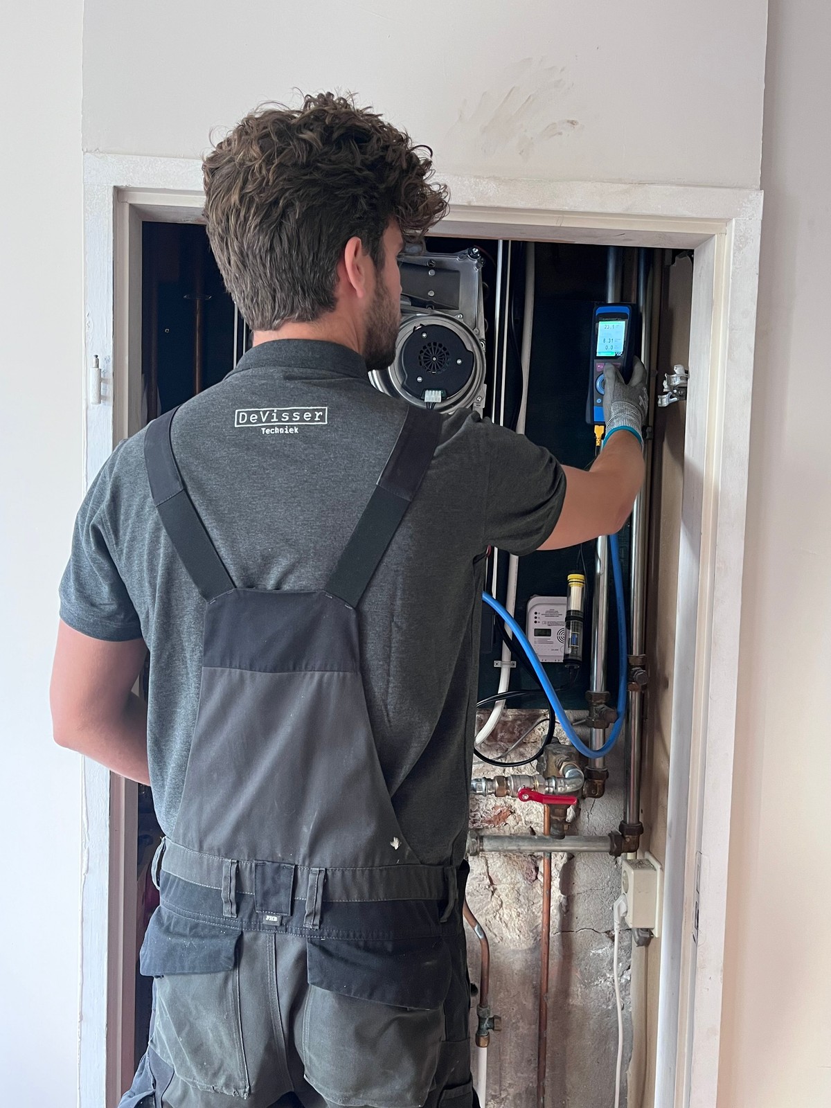 Arbeiten an einer Heizungsanlage von De Visser Techniek
